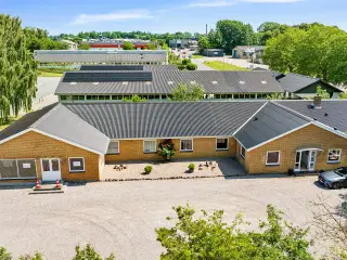 Lyse kontorlokaler i rolige omgivelser tæt på Motorvej 9