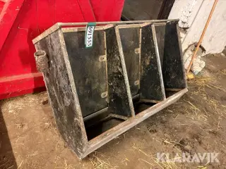 Fodertrug 6 styk med 3 rum i hver.