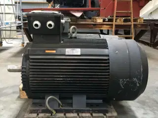 2 store el motorer vejer 1200 kg og 160 - 186 kw