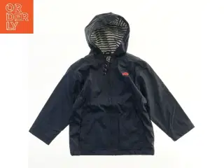 Regnjakke med fiskemotiv (str. 116)