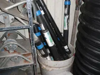 Spand med div. Teleskopudtræk AVR m.m.