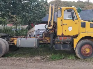 Volvo N7 veteran med kran 