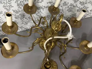 Klassisk 8-armet barok lysekrone i messing – Flot 