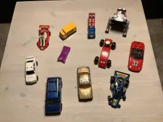 Flere forskellige legetøjsbiler