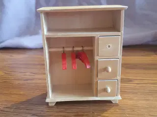 Lundby garderobeskab