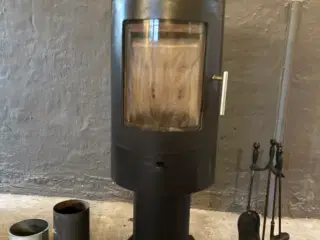 Brændeovn på sokkel