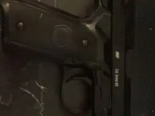 M9 pistol softgun