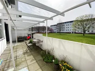 Møbleret 4V lejlighed i Hellerup med privat terrasse