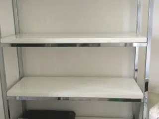 Hvid reol i højglans