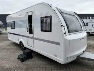 2024 - Adria Adora 572 UT Selected Edition   Enkeltsenge, rundsiddegruppe, stort badeværelse, Alde centralvarme, aircondition og Smart Box gaskassesystem, El-gulvvarme