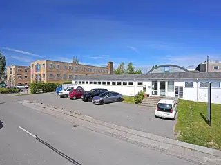 Flot kontor og lagerlejemål. velbeliggende i et eftertragtet erhvervsområde i Herlev.