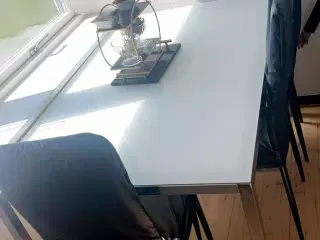 Spisebord uden stole 