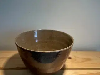 Unik stentøjsskål med rustik krakeleret glasur