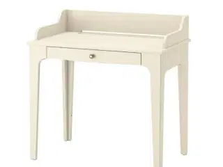 Lommarp skrivebord fra IKEA 