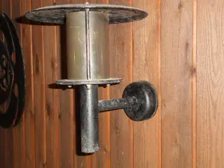 VÆG-LAMPER UDENDØRS. Sort metal. 2 ens.