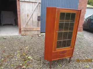 1 stk Teak Hjørneskab med 3 skuffer