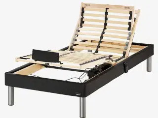 6 måneder gammel elevationsseng. Evt. m. madras.