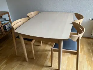 Spisebord med to plader 4 stole 