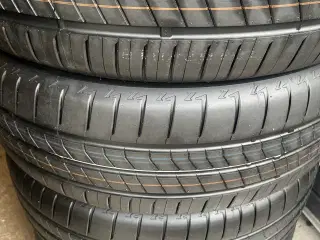 215-50-19 Sommerdæk Bridgestone.