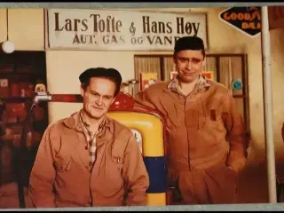 2 Stk. Pressefotos - Baronessen fra benzintanken