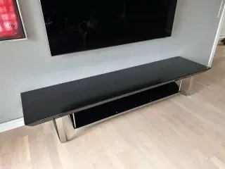 TV møbel i malet jern