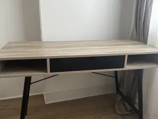 Skrivebord 