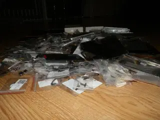 Stort lot med div. iPhone 4/4S og div. nye dele
