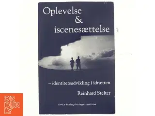 Oplevelse & iscenesættelse : identitetsudvikling i idrætten af Reinhard Stelter (Bog)