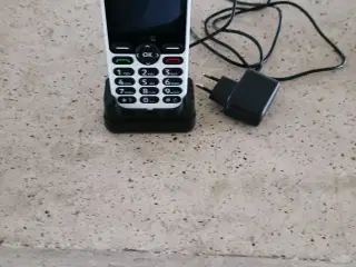 Senior mobiltelefon med ladestation