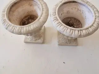 2 små urtepotte skjuler 