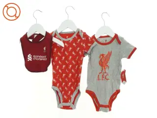 Sæt med to bodystockings og en hagesmæk (3 stk.) fra L.F.C. (str. 74 cm)