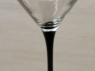 Glas med sort fod