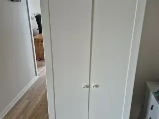 Flot Garderobeskab