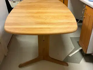 Spisebord skovby eg