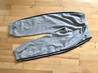 Adidas bukser i str. 11-12 år (152)