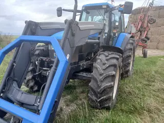New holland 8560 med frontlæsser