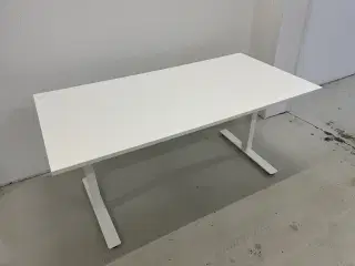 Ikea skrivebord model Skarsta højdejusterbar.