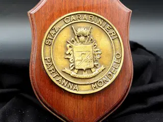 Tungt italiensk carabinieri-våbenskjold