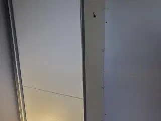 Klædeskab med spejl - 4 låger