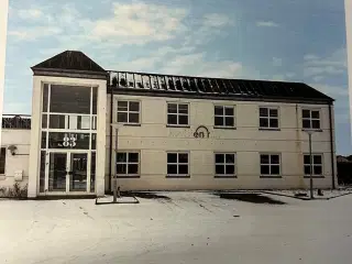 Kontorlokaler tæt på motorvejen