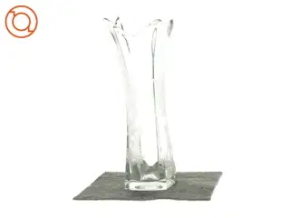 Glasvase med ingraveret motiv (str. LBH: 10x10x31 cm)