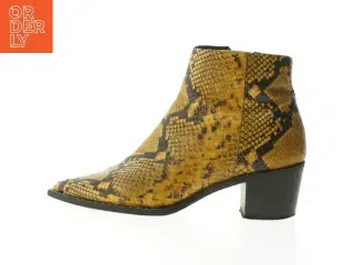 Damesko i slangeprint fra Gardena (str. 39 )