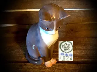 * Bing & Grøndahl; Siddende kat (1876)