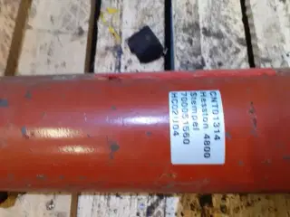 Hesston 4800 Cylinder 700051560