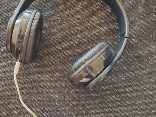 On ear hovedtelefon 