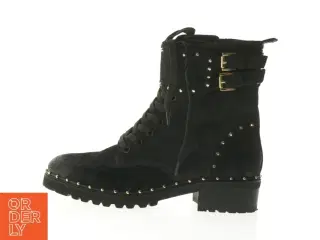 Sort støvle med nitter fra Steve Madden (str. 38 )