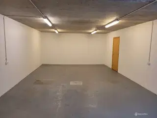89m2. Depot eller værksted i kælder