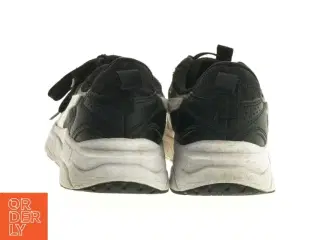 Sorte sneakers fra Puma (str. 38 )