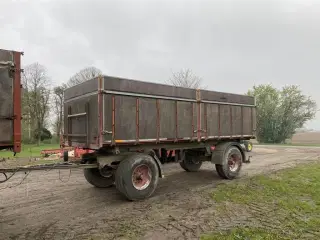 Scania Anhænger med 3-vejs tip