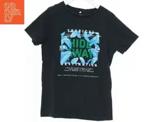 Sort T-shirt med tryk fra Name It (str. 134)